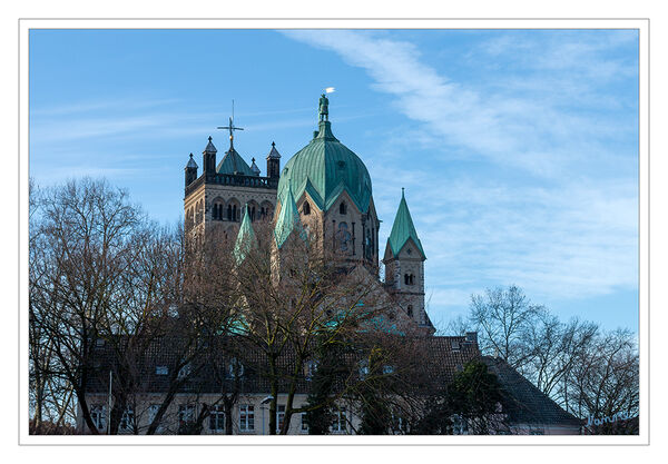 Blick auf den Quirinus
Quirinusstatue auf der Kuppel des Quirinus-Münster
Schlüsselwörter: Neuss; Basilika; Quirinus