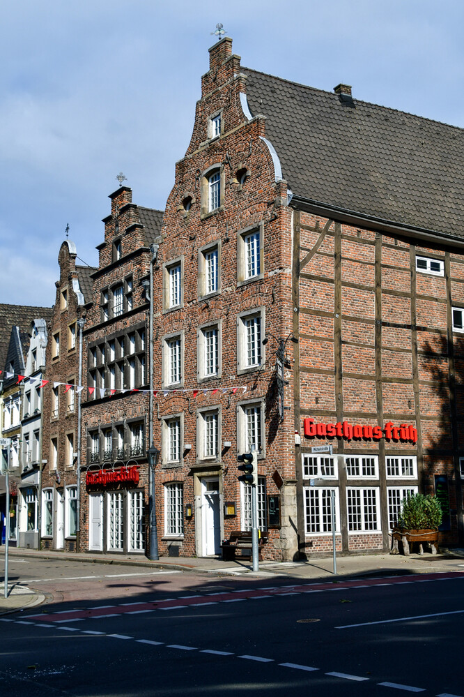 Historische Gebäude
Neuss gehört zu den ältesten Städten Deutschlands. Seine über 2000 jährige Geschichte reicht zurück bis in die Römerzeit (stadthistorie)
Schlüsselwörter: 2024
