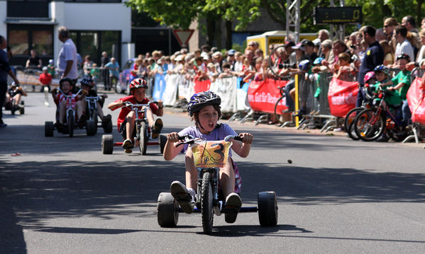 Impressionen Trike-Race
Straßenrennen -Spurt in den Mai- Büttgen
Schlüsselwörter: Straßenrennen Büttgen Trike Race