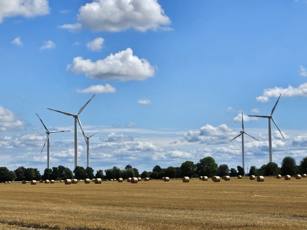 Am Himmel "Wolken mit Windrädern"
Ralf
Schlüsselwörter: 2025