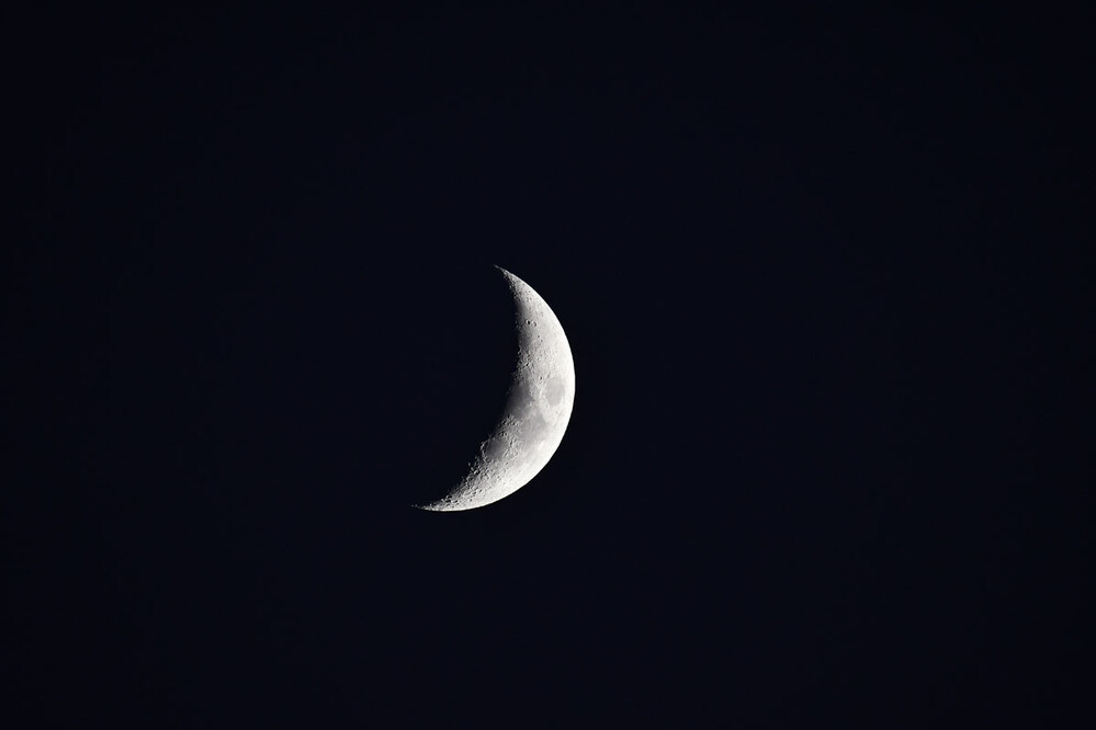 Dämmerungs-, Nachtaufnahme  „Zunehmender Mond“
Roland
Schlüsselwörter: 2023