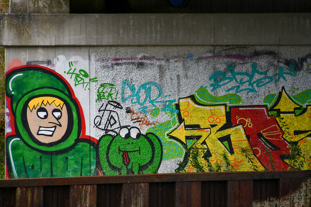 Graffiti „Unter der Kanalbrücke“
Roland
Schlüsselwörter: 2022