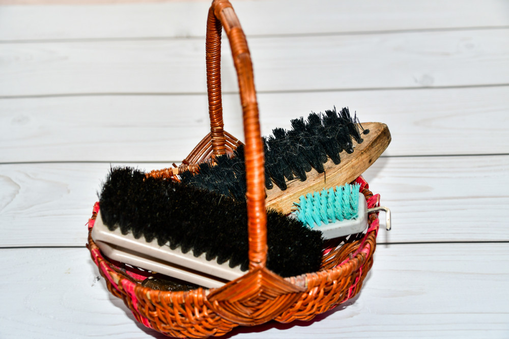 Haushaltsgegenstände "Korb mit Schuhputzbürsten"
Roland
Schlüsselwörter: 2026