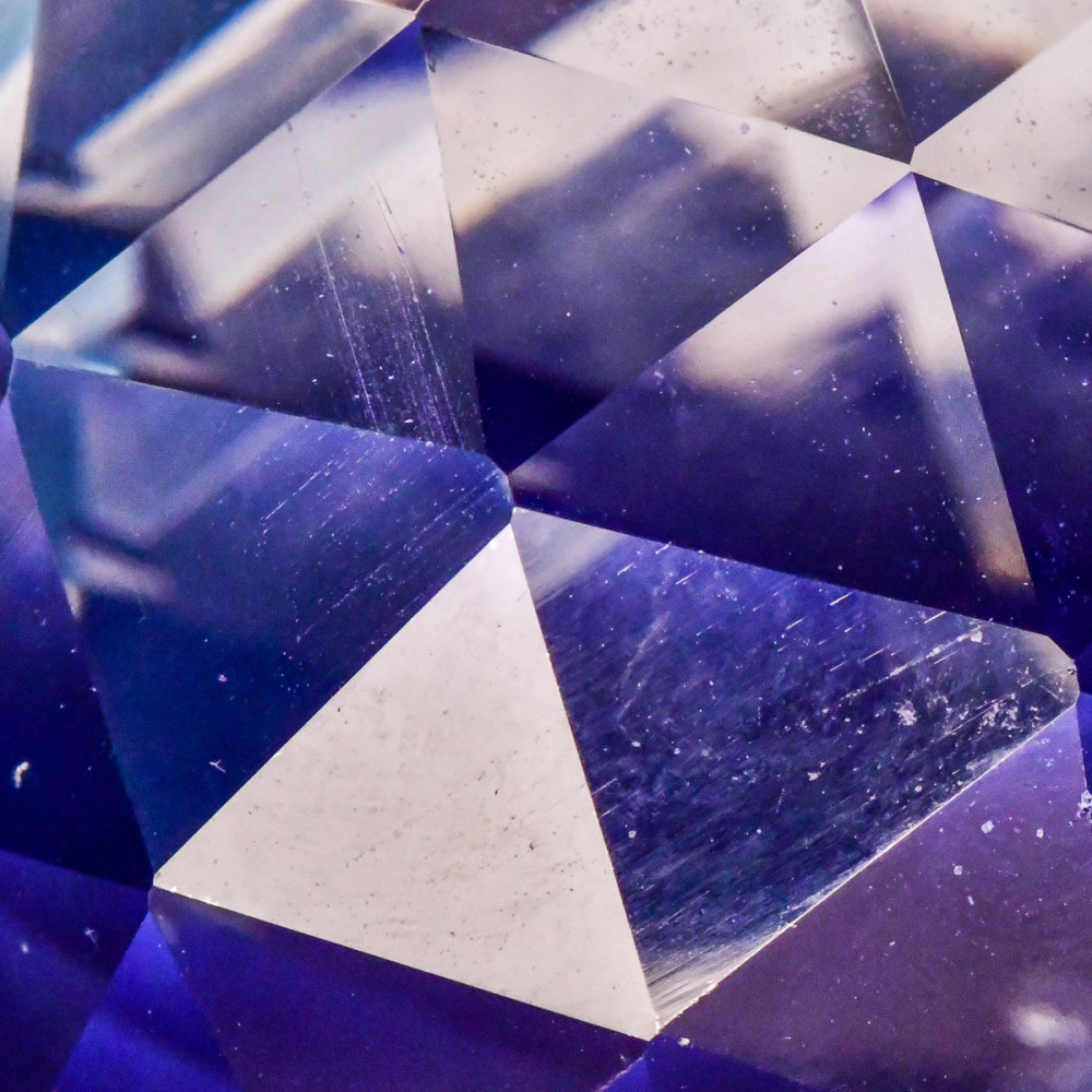 Minimalistisch "Facettenschliff"
Roland
Schlüsselwörter: 2026