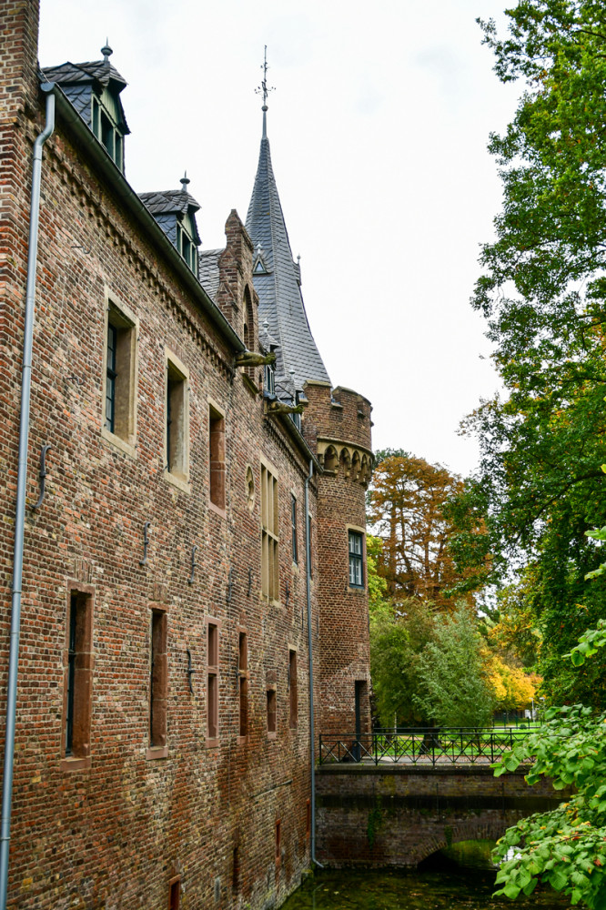 Schloss Paffendorf - Seitenansicht
Roland
Schlüsselwörter: 2025