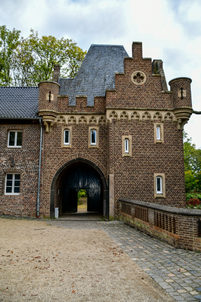 Schloss Paffendorf - Torhaus
Roland
Schlüsselwörter: 2025