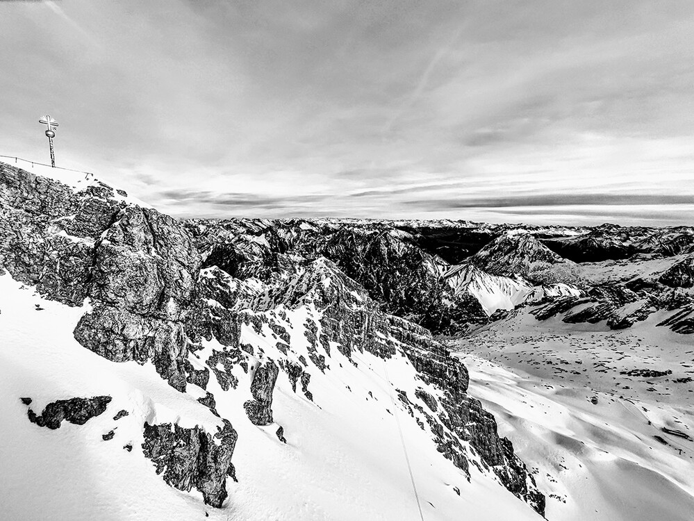 Schwarz / Weiß "Blick von der Zugspitze"
Manni
Schlüsselwörter: 2024