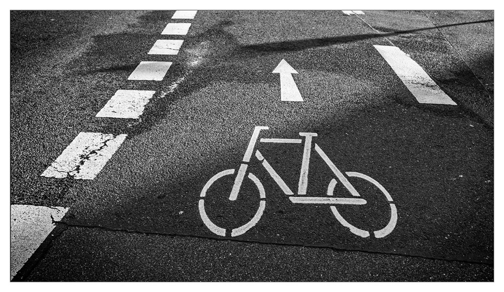 Schwarz / Weiß "Fahrradweg"
Marianne
Schlüsselwörter: 2024
