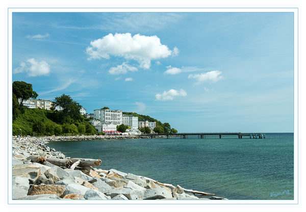 Blick auf die Stadt
Die Stadt Sassnitz ist ein staatlich anerkannter Erholungsort an der Ostsee. Sie liegt auf der Halbinsel Jasmund im Nordosten der Insel Rügen und gehört zum Landkreis Vorpommern-Rügen in Mecklenburg-Vorpommern. laut Wikipedia
Schlüsselwörter: Rügen, Sassnitz,