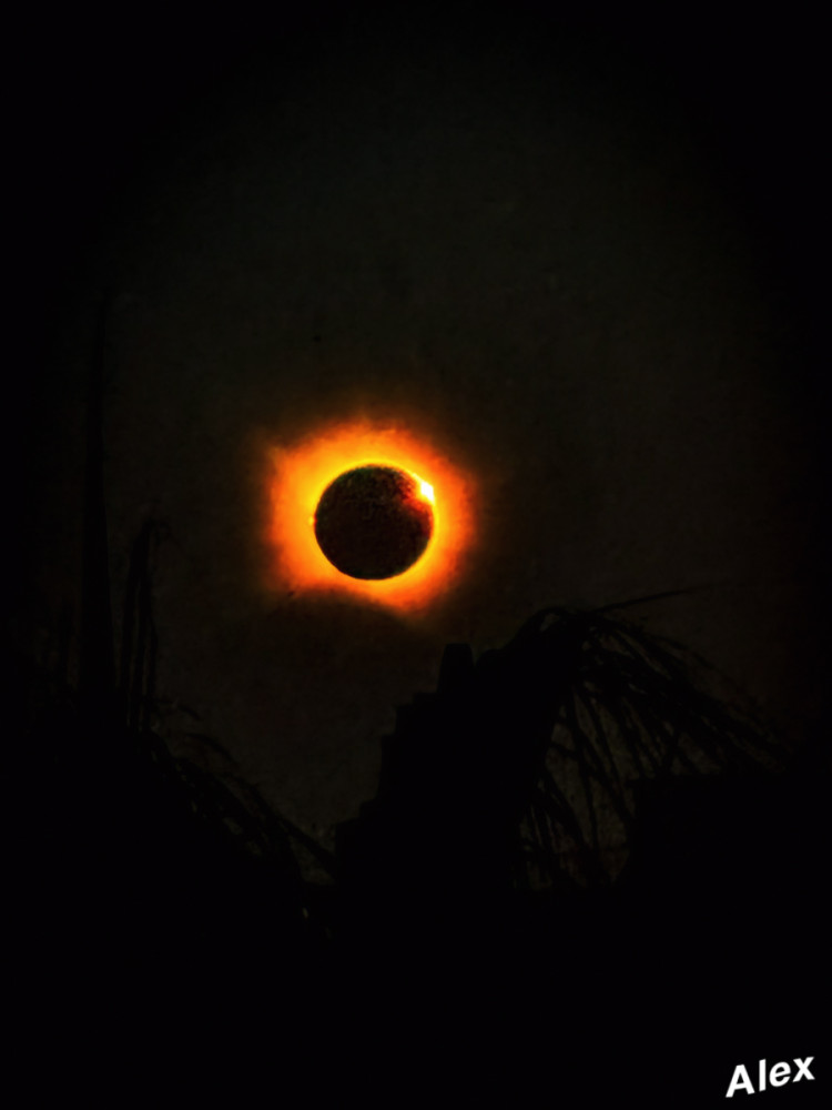 Sonnenfinsternis
Die totale Sonnenfinsternis vom 12. August 2026 spielte sich größtenteils über Grönland, Island und Spanien sowie dem Nordpolarmeer und dem nördlichen Atlantik ab. Das Maximum der Finsternis lag westlich von Island im Atlantik, die Dauer der totalen Phase lag dort bei zwei Minuten und 18 Sekunden. lt. Wikipedia
Schlüsselwörter: 2026