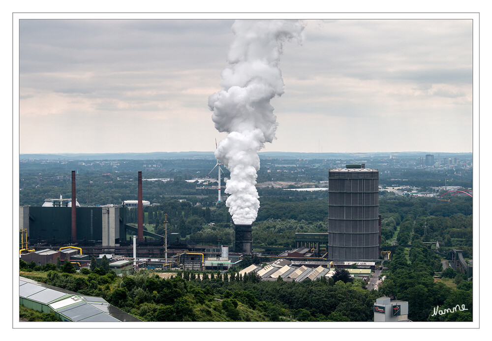 Dampf ablassen
Ausblick vom Tetraeder auf benachbarte Kokerei Prosper.
Schlüsselwörter: Tetraeder; Bottrop