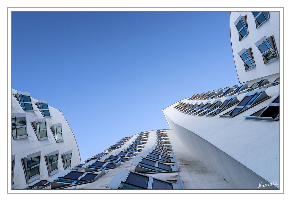 Hochgeschaut
Gehryhaus mal anders gesehen
Schlüsselwörter: Düsseldorf; Medienhafen