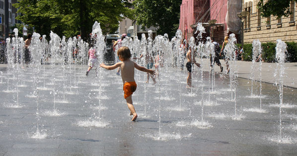 Kleine Menschen
in der Stadt
