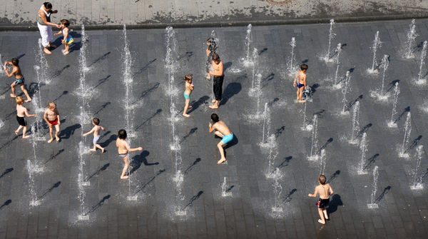 Kleine Menschen
in der Stadt
