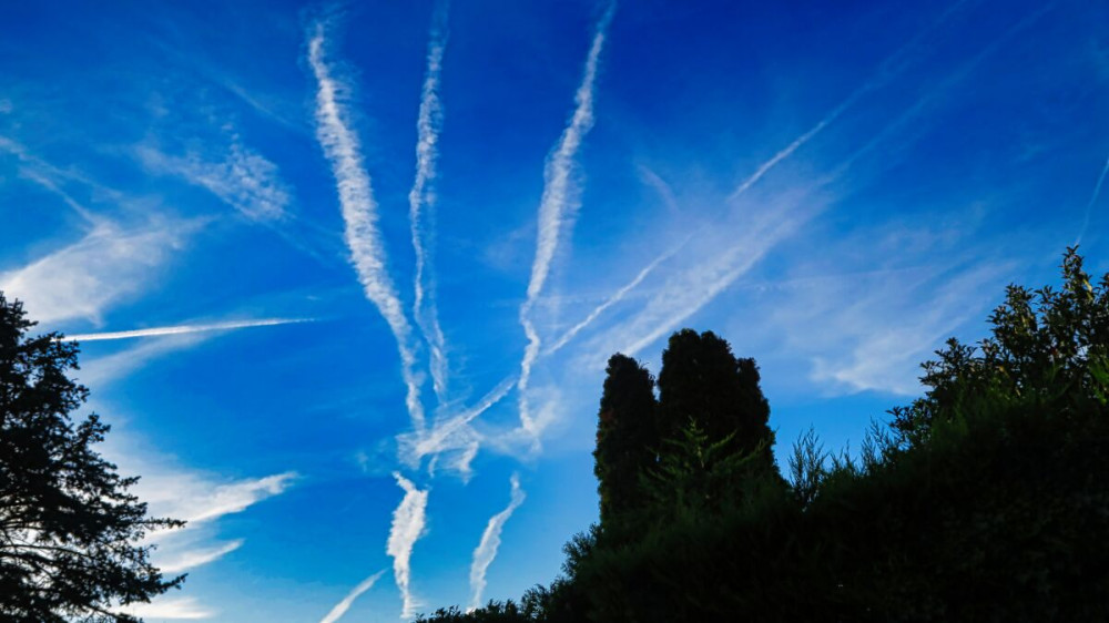 Am Himmel "Kondenzstreifen"
Verena
Schlüsselwörter: 2025