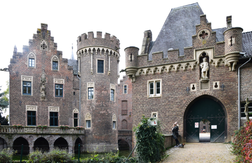 Schloss Paffendorf - Toranlage
Verena
Schlüsselwörter: 2025