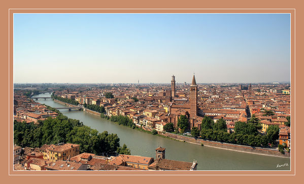 Blick vom Hügel S. Pietro über Verona.
Verona liegt an der Etsch etwa 59 m über dem Meeresspiegel am Austritt der so genannten Brenner-Linie in die Poebene.
Schlüsselwörter: Italien Verona
