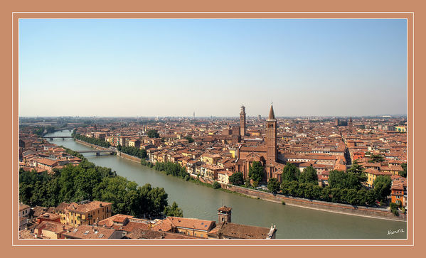 Blick vom Hügel S. Pietro über Verona.
Verona liegt an der Etsch etwa 59 m über dem Meeresspiegel am Austritt der so genannten Brenner-Linie in die Poebene.
Schlüsselwörter: Italien Verona