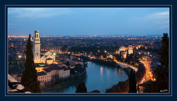 Blick auf Verona
links neben der Etsch der Der Dom Santa Maria Matricolare. Er wurde im Jahre 1187 geweiht und vereint sowohl romanische als auch gotische Bestandteile.
Schlüsselwörter: Italien Verona