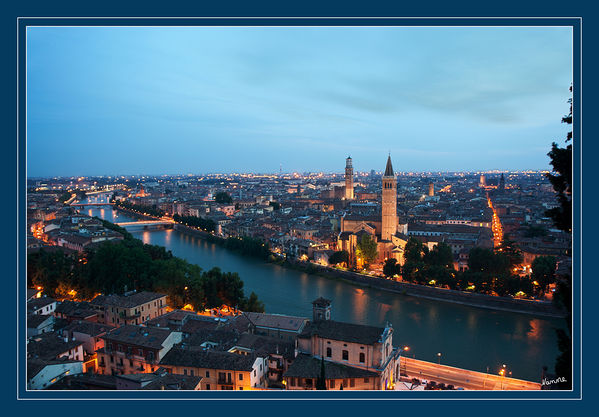 Blick auf Verona
und seinen Brücken über die Etsch.
Schlüsselwörter: Italien Verona