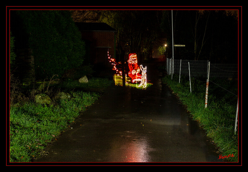 Ich bin unterwegs
Foto mittels Pixelstick auf die Straße gemalt
Schlüsselwörter: Lichtmalerei , Light Painting, 2020