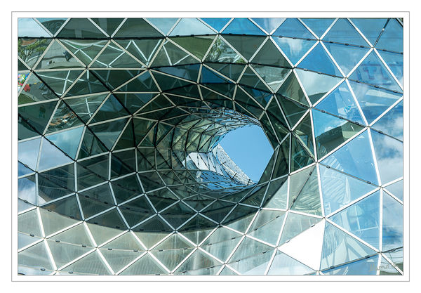 Blick in den Himmel
Schlüsselwörter: Architektur, Wurmloch