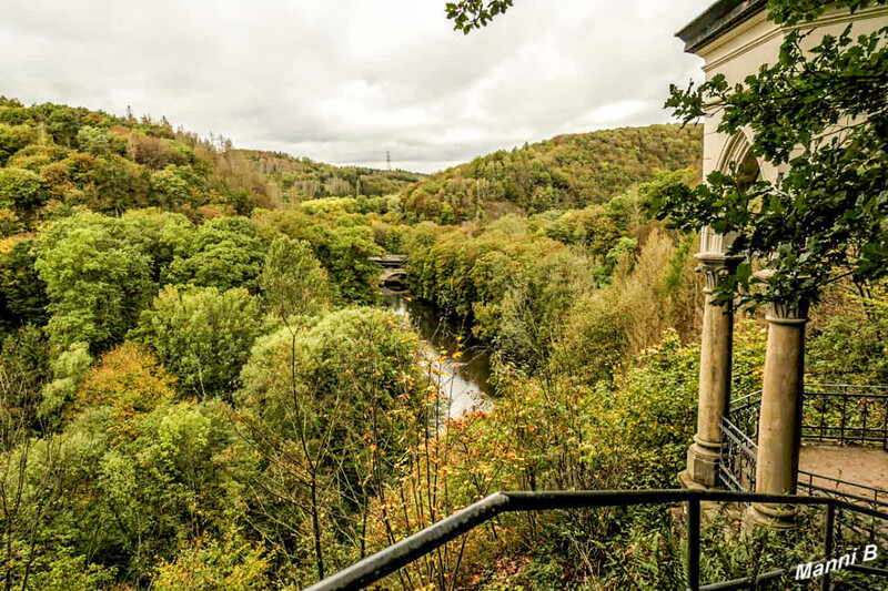 Brückenkopfpark Solingen
Blick vom Müngstener Dietrichstempel auf die Wupper
Schlüsselwörter: Solingen; Wupper; Brückenkopfpark