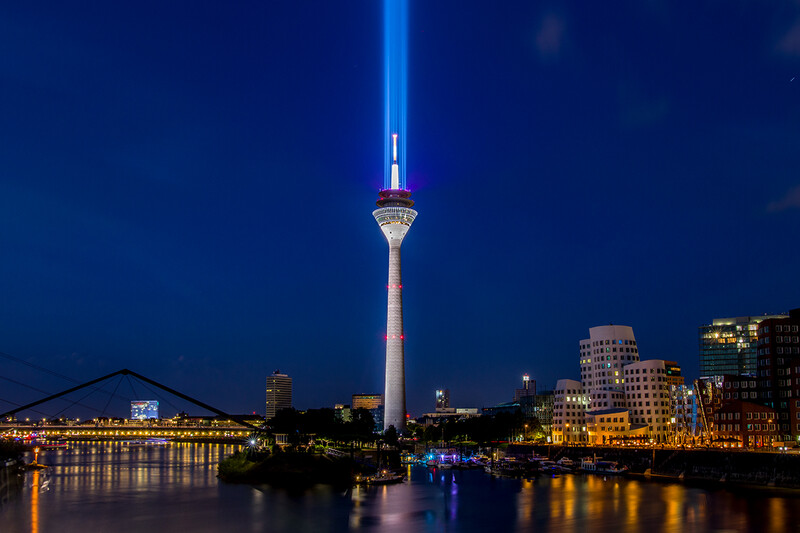 Düssedorf - Rheinturm
Marianne
Schlüsselwörter: Düsseldorf; Rheinturm; angestrahlt