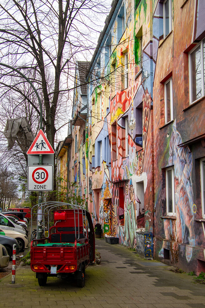 Kiefernstraße "Häuserfront"
Marianne
Schlüsselwörter: Düsseldorf; 2024