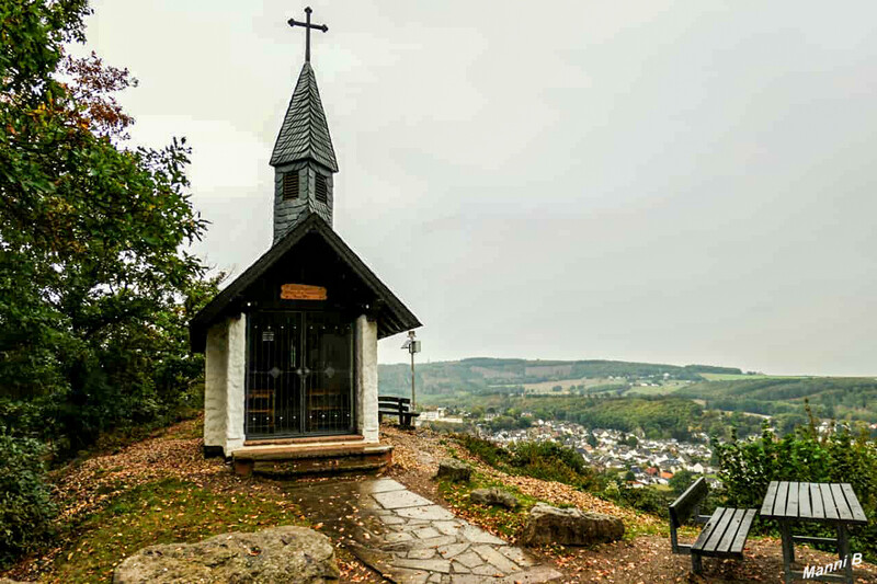 Impressionen aus der Nordeifel
Waldkapelle oberhalb von Obermaulbach
Schlüsselwörter: Eifel