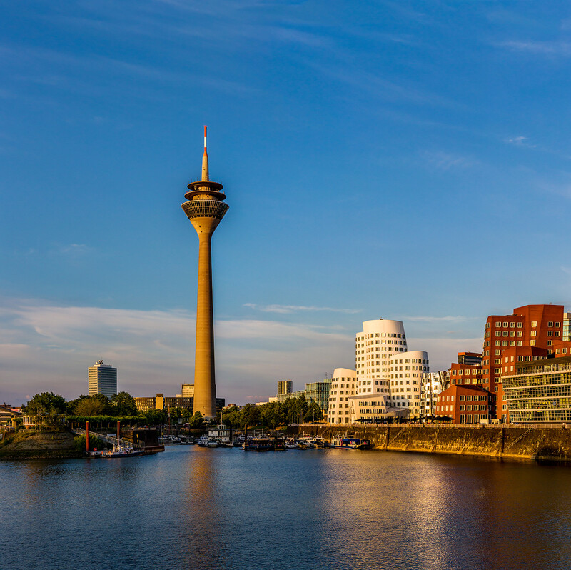 Rheinturm zur goldenen Stunde
Marianne
Schlüsselwörter: Düsseldorf; Medienhafen