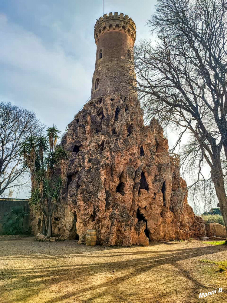 Impressionen aus dem Parc Sama
Er wurde 1881 als Ruhesitz des Markgrafen von Marianao, Salvador Samà i Torrents, zwischen Cambrils und Montbrió inmitten von Olivenhainen, Weinbergen und Mandelbäumen angelegt. Er ist das Vermächtnis eines Amerika-Heimkehrers, eine Mischung verschiedener Stilrichtungen und ein Erholungsort für die Sinne. laut spain.info
Schlüsselwörter: Spanien; 2024