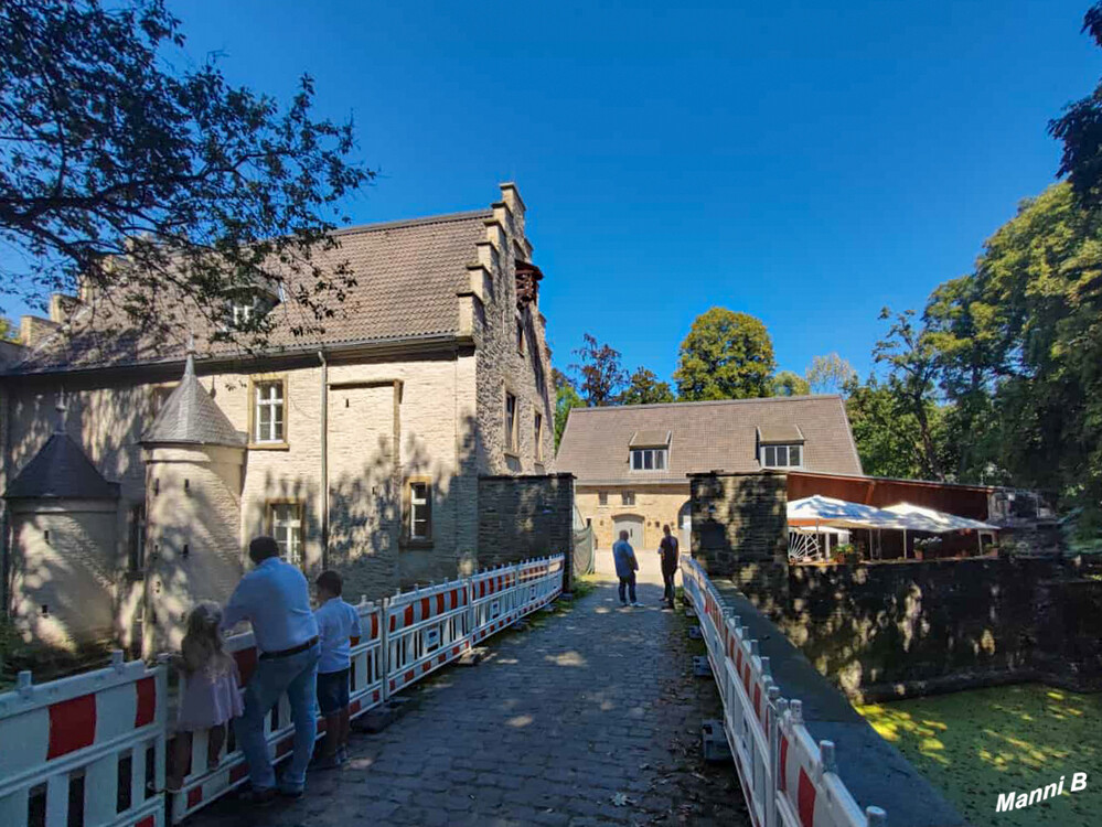 Wasserschloß Werdringen
ist eine Wasserburg in Hagen-Vorhalle nahe der Ruhr am Harkortsee unterhalb des Kaisbergs. laut Wikipedia 
Schlüsselwörter: Hagen