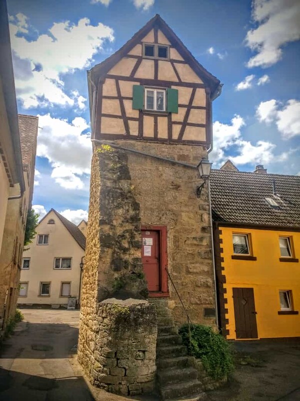 Creglingen
Der Lindleinturm in Creglingen gehörte als Wehr- und Wachturm zur spätmittelalterlichen Befestigungsanlage der Stadt Creglingen. laut creglingen
Schlüsselwörter: Baden- Württemberg