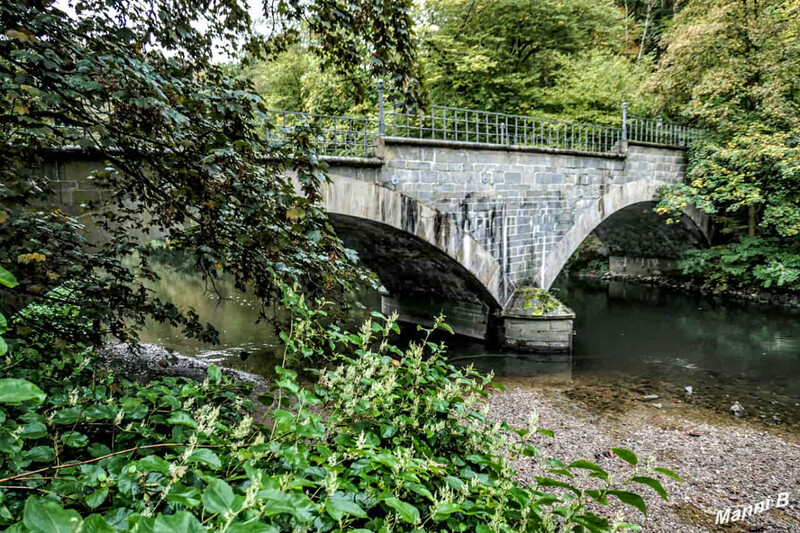 Brückenkopfpark Solingen
Napoleonbrücke, dass letzte Überbleibsel aus Müngstener Industriezeit.
Schlüsselwörter: Solingen; Wupper; Brückenkopfpark