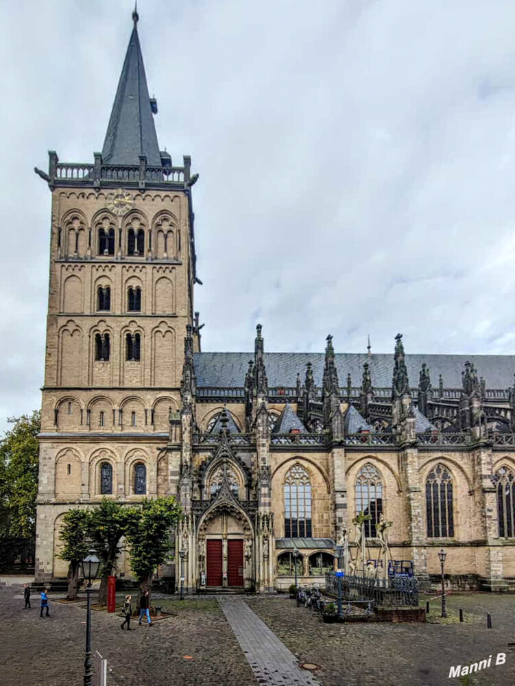 Xantener Dom
Die katholische Pfarr- und ehemalige Stiftskirche St. Viktor in Xanten am Niederrhein wird wegen ihrer Bedeutung und Größe landläufig als Xantener Dom bezeichnet, obwohl sie nie Bischofskirche war. laut Wikipedia
Schlüsselwörter: Xanten