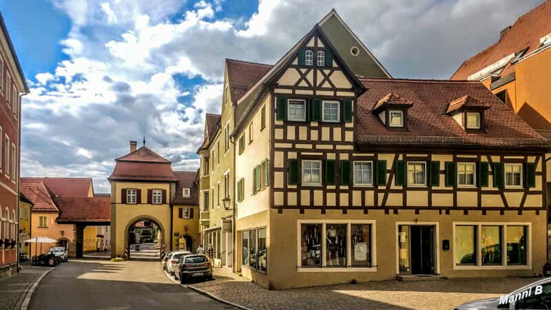 Feuchtwangen
mit seinen altfränkischen Fachwerkhäusern
Schlüsselwörter: Bayern