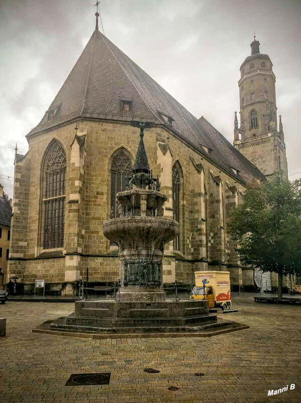 Nördlingen
St. Georg ist die evangelisch-lutherische Pfarrkirche in der Mitte der Stadt Nördlingen. Die 1427 bis 1505 erbaute spätgotische Kirche mit ihrem weit sichtbaren Turm, dem Daniel, bildet das Wahrzeichen der Stadt. laut Wikipedia
Schlüsselwörter: Bayern