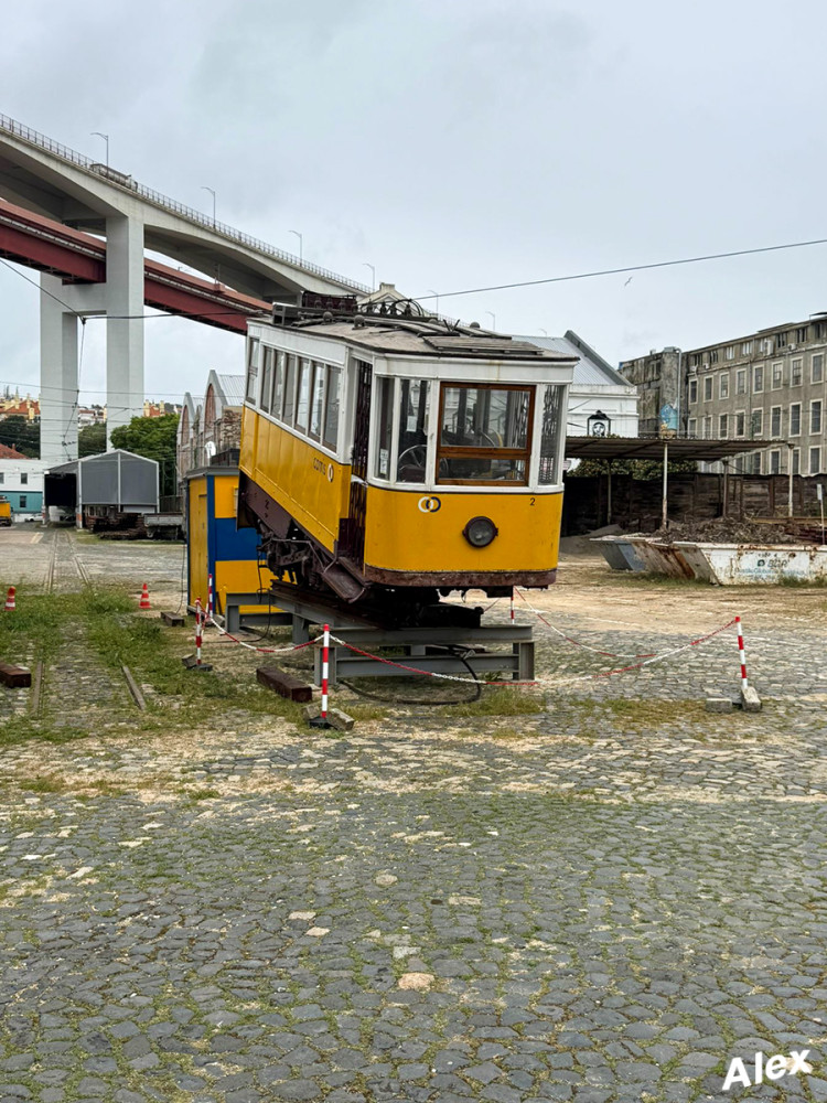 Lissabon Impressionen
Noch intakte Bahn von der verunglückten elevador da gloria
Schlüsselwörter: 2026