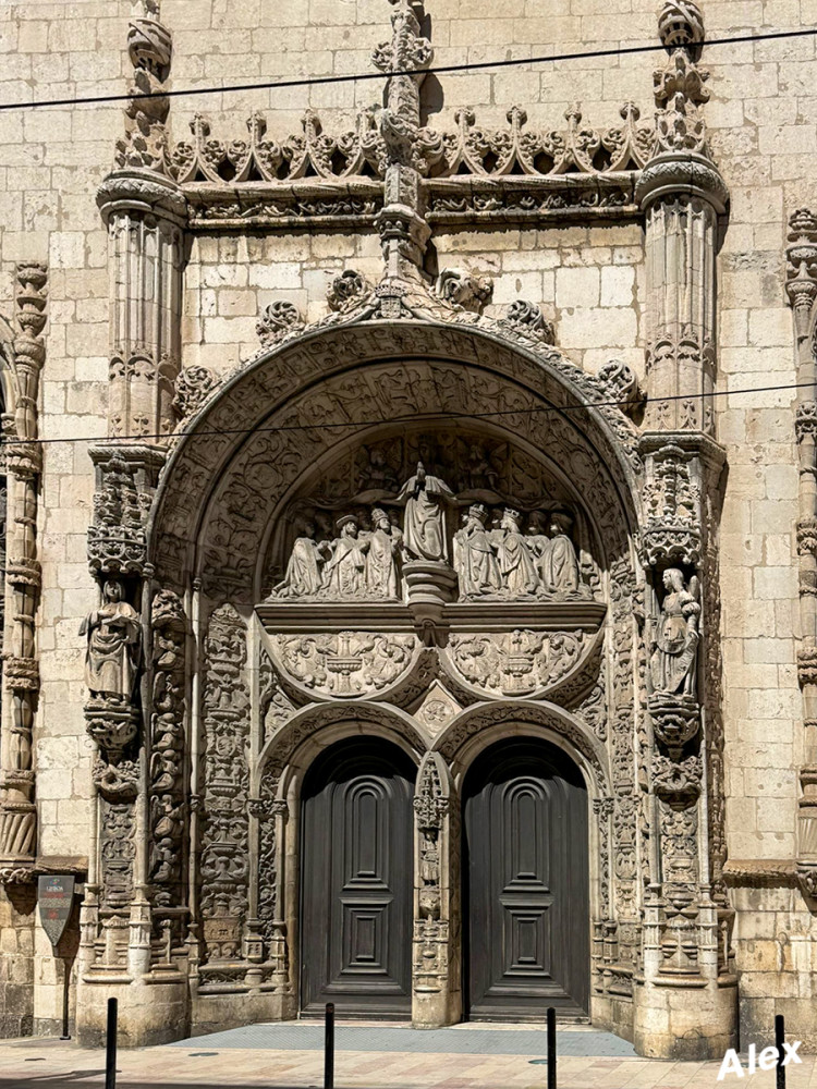 Lissabon Impressionen
Die Kirche Nossa Senhora da Conceição ist eine Kirche in der Gemeinde Madalena in der Gemeinde Lissabon. Die Kirche von Conceição dos Freires oder Conceição Velha war in den ursprünglichen Plänen zum Wiederaufbau des Flussufers von Lissabon nicht enthalten, obwohl sie teilweise zerstört war. lt. Wikipedia
Schlüsselwörter: 2026