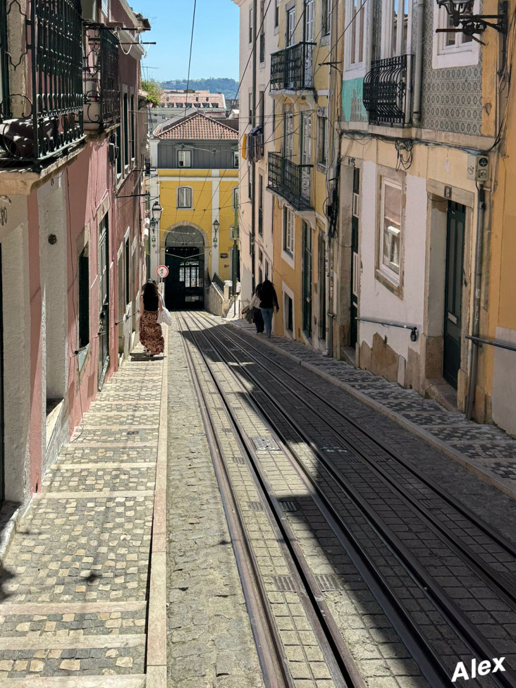 Lissabon Impressionen
Das Streckennetz ist heute noch 25 Kilometer lang. lt Wikipedia
Schlüsselwörter: 2026