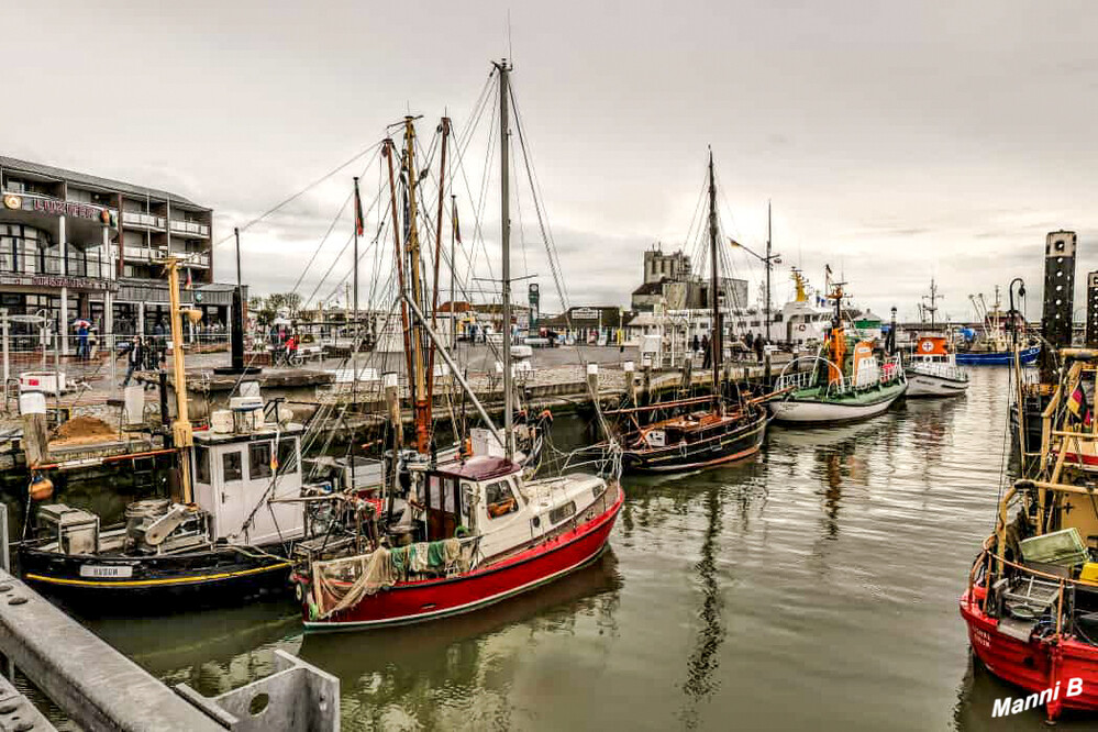 Büsum
Der Hafen ist über den Meeresstrom Piep, der durch den Nationalpark Schleswig-Holsteinisches Wattenmeer verläuft, mit der offenen See verbunden. laut Wikipedia
Schlüsselwörter: Schleswig-Holstein