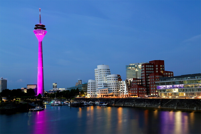 Rheinturm in Magenta
Elise
Schlüsselwörter: Düsseldorf; Rheinturm; Magenta