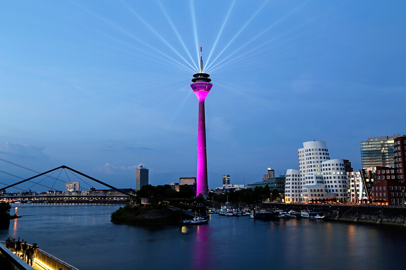 Rheinturm in Magenta
Elise
Schlüsselwörter: Düsseldorf; Rheinturm; Magenta