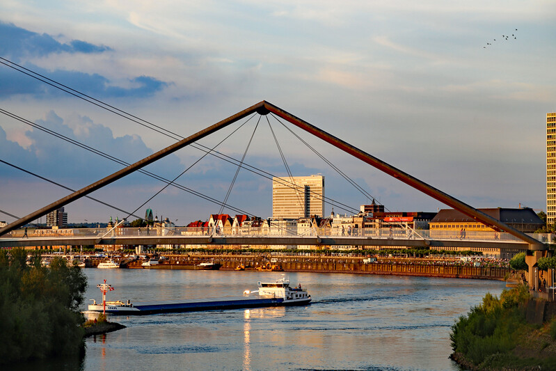 Düsseldorf
Elise
Schlüsselwörter: Düsseldorf; Medienhafen