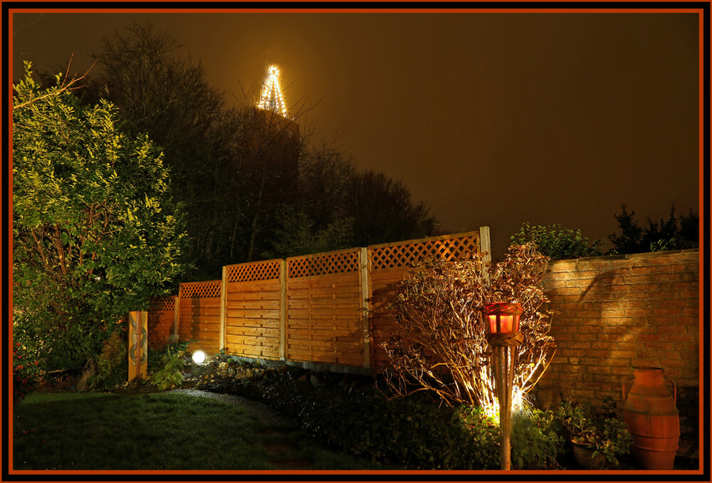 Dezemberfoto "Weihnachtsbaum auf dem Feuerwehrturm."
Elise
Schlüsselwörter: 2021