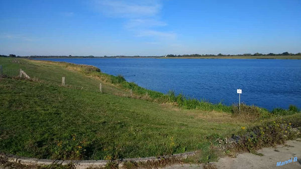 Freizeitpark Alfsee
besteht aus drei Seen.Der Absetzsee, das Hauptbecken und ein Reservebecken. Er dient dem Hochwasserschutz, ist ein rießiges Regenrückhaltebecken.
Das ganze wurde mit einem Freizeitpark mit Kartbahn, der Wasserskianlage, einem Feriendorf und zwei Campingplätzen für den Tourismus erschlossen.
Schlüsselwörter: Freizeitpark, Alfsee