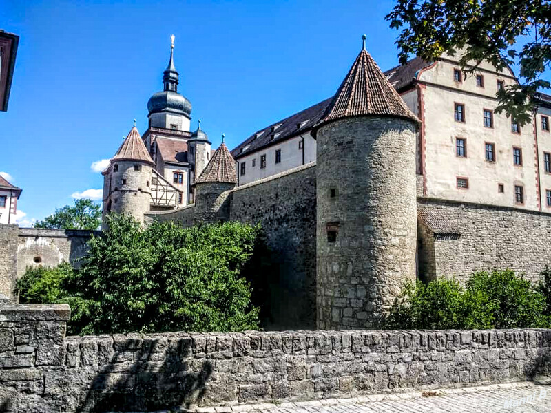 Würzburg
Die Festung Marienberg ist eine ehemalige Befestigung und ein ehemaliges fürstbischöfliches Schloss auf dem Marienberg 100 Meter oberhalb des Mains in Würzburg in Unterfranken. laut Wikipedia
Schlüsselwörter: Bayern