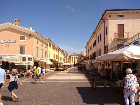 Bardolino
Schlüsselwörter: Italien, Bardolino