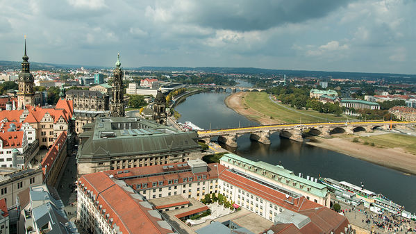 Dresden - Aussicht von der Frauenkirche
Richtung Hausmannsturm, Semperoper und Hofkirche.
Schlüsselwörter: Dresden, Frauenkirche